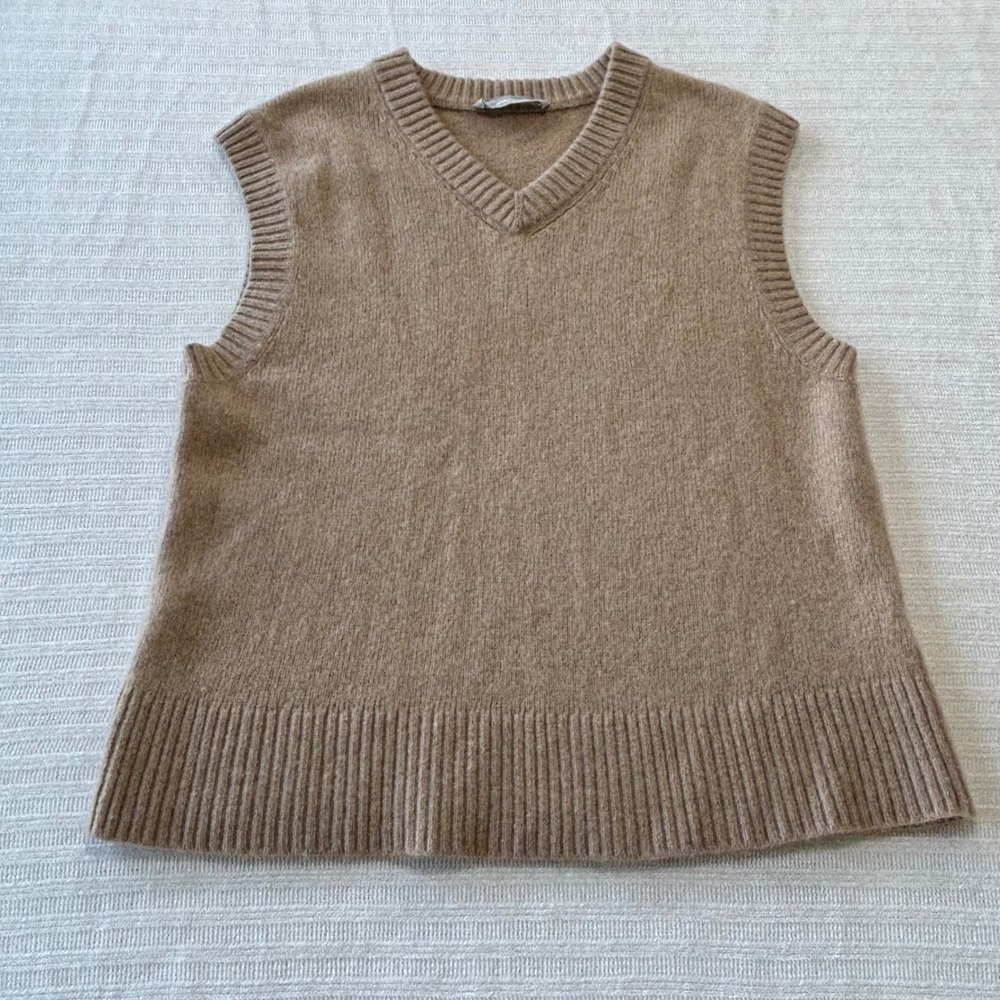 Everlane Recycled Cashmere V-Neck Sweater Vest Tan Camel Brown Large